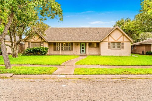 5426 Chevy Chase Dr, Corpus Christi, TX, 78412-2701 | Card Image