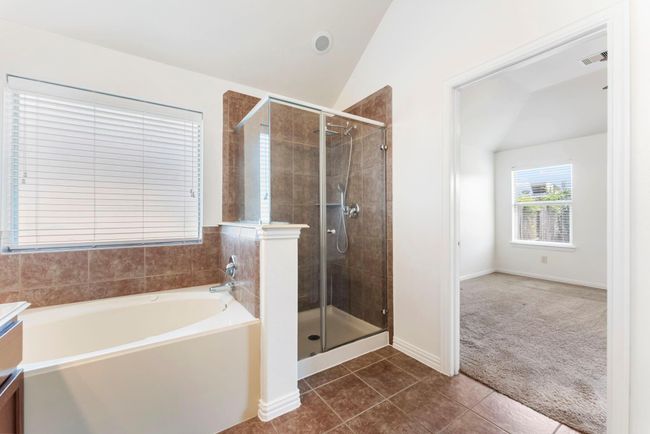 28519 Lockeridge View Dr, House other with 3 bedrooms, 2 bathrooms and 2 parking in Spring TX | Image 37