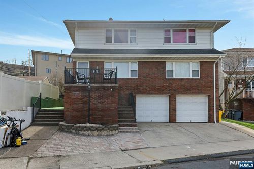 2 Carlen Ct, Fairview, NJ, 07022-1804 | Card Image