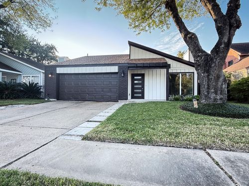 3819 Bear Creek Meadows Ln, Houston, TX, 77043-1133 | Card Image