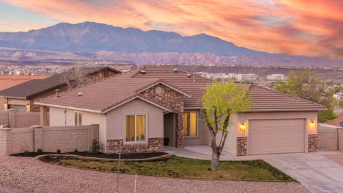 647 Pintura Dr, St. George, UT, 84790-8326 | Card Image