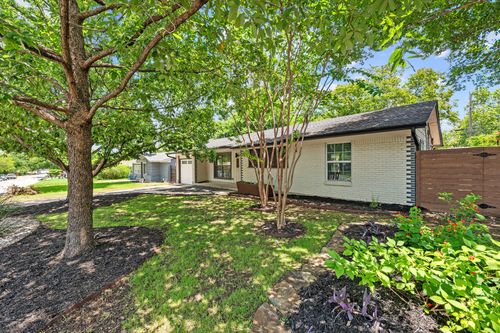 2611 E Side Dr, Austin, TX, 78704-5607 | Card Image
