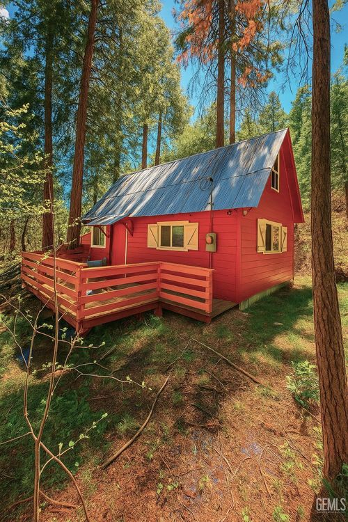 10520 Spruce Dr, Wofford Heights, CA, 93285-9515 | Card Image