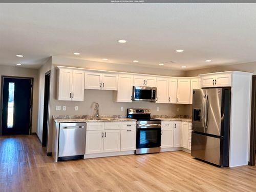 216 34th Ave W, Spencer, IA, 51301-2312 | Card Image
