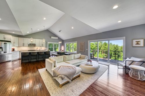 104 Old Winslow Rd, Wilmot, NH, 03287-4823 | Card Image