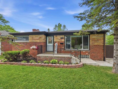 22245 Raymond St, Saint Clair Shores, MI, 48082-1970 | Card Image