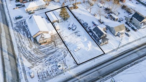 122 Queen St, Lindsay, ON, K9V1G9 | Card Image