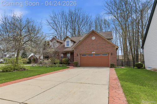 54638 Beacon Cove Cir, New Baltimore, MI, 48047-6311 | Card Image