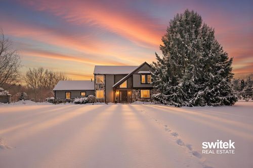 9750 Meadow Vly Se, Caledonia, MI, 49316-8549 | Card Image