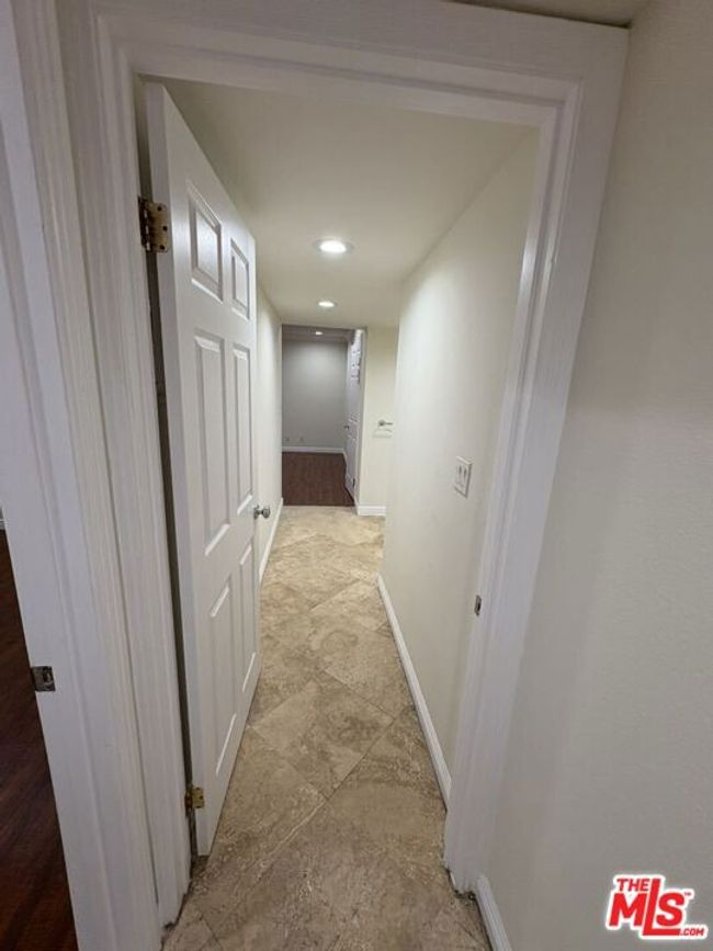 APT-202 - 8909 Burton Way, House other with 2 bedrooms, 2 bathrooms and 2 parking in Los Angeles CA | Image 9