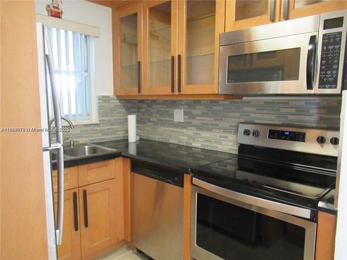 apt-403-100 Fontainebleau Blvd, Miami, FL, 33172-4572 | Card Image