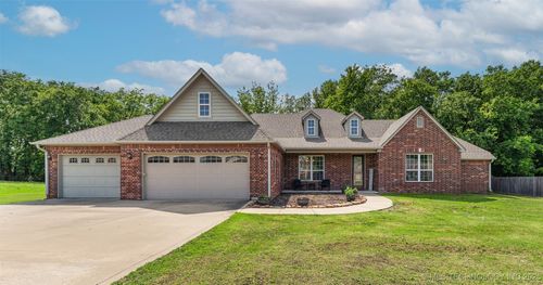 18912 Spring Creek Ln, Claremore, OK, 74017-1404 | Card Image
