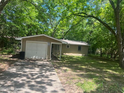 352 Queen Theresa Ln, Jackson, MS, 39209-2925 | Card Image