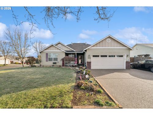 2846 Roanoke St, Woodburn, OR, 97071-7672 | Card Image