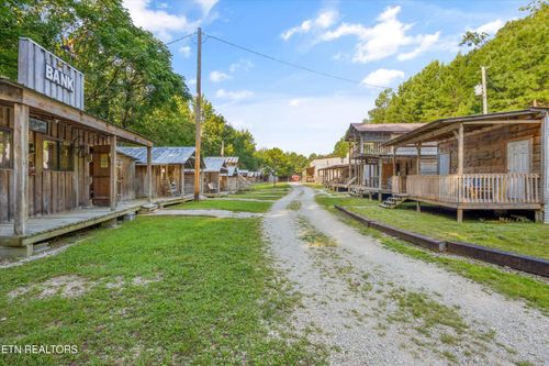 517 Adkins Trl, Winfield, TN, 37892-4048 | Card Image
