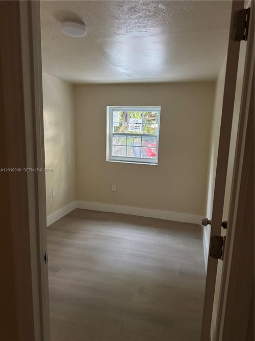 650 E 49th St, Hialeah, FL, 33013-1964 | Card Image