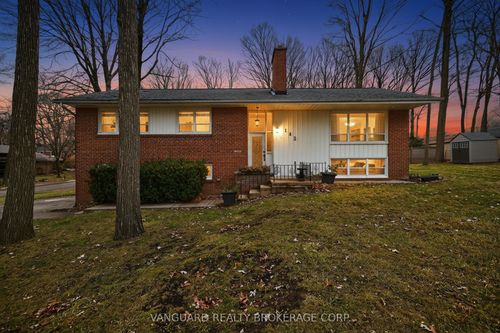 142 Beechwood Cres, Newmarket, ON, L3Y1W3 | Card Image