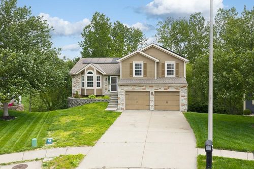 11911 N Charlotte St, Kansas City, MO, 64155-1097 | Card Image