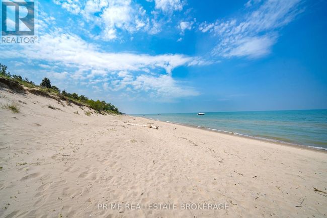 9919 Pinery Lane, House other with 5 bedrooms, 3 bathrooms and 6 parking in Grand Bend ON | Image 37