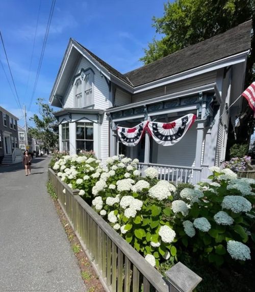 51 Fair St, Nantucket, MA, 02554-3749 | Card Image