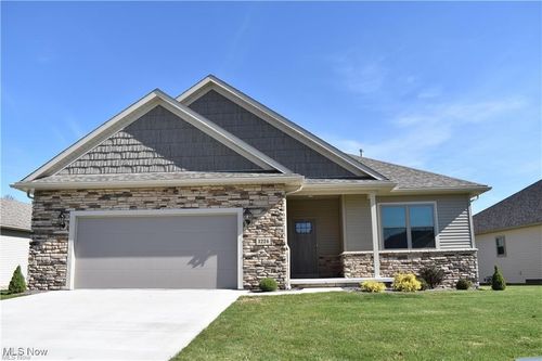 1224 Pine Bluff Dr Ne, New Philadelphia, OH, 44663-7017 | Card Image