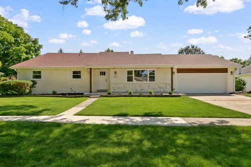 7721 Stevens St, Darien, IL, 60561-4427 | Card Image