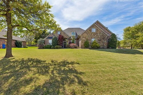 8863 Belcaro Dr, Edmond, OK, 73034-8188 | Card Image