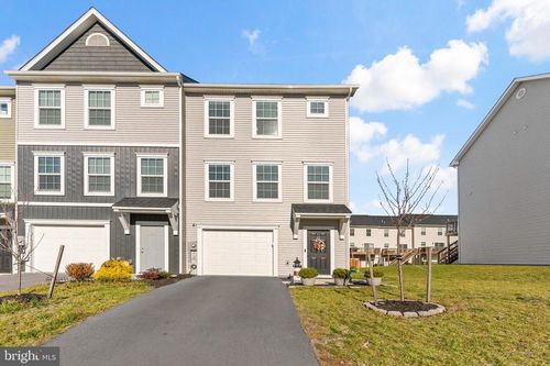 27 Furlong Way, MARTINSBURG, WV, 25404-1165 | Card Image