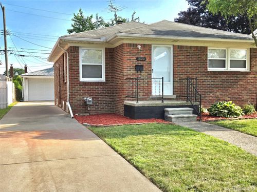 18120 Holland Ave, Eastpointe, MI, 48021-2671 | Card Image