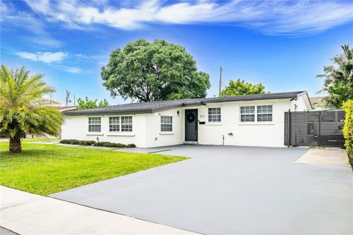 111 Sw 68th Blvd, Pembroke Pines, FL, 33023-1142 | Card Image
