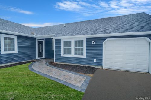 50 7th St, Saint James, NY, 11780-1910 | Card Image