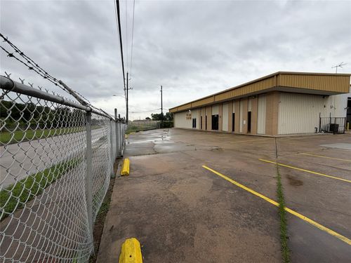 6040 Gessner Road, Houston, TX, 77041 | Card Image