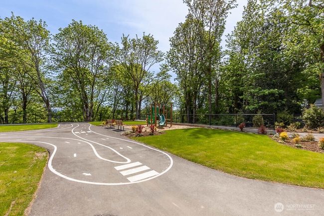 Community Park #2/Benches/ Picnic Table | Image 34