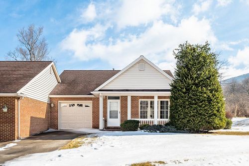 709 3 Springs Dr, Bluefield, WV, 24701-4578 | Card Image