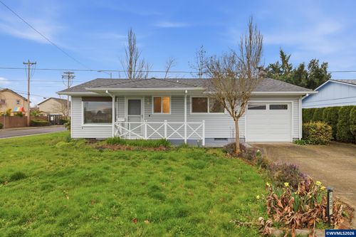 1390 Astor Way, Woodburn, OR, 97071-2629 | Card Image