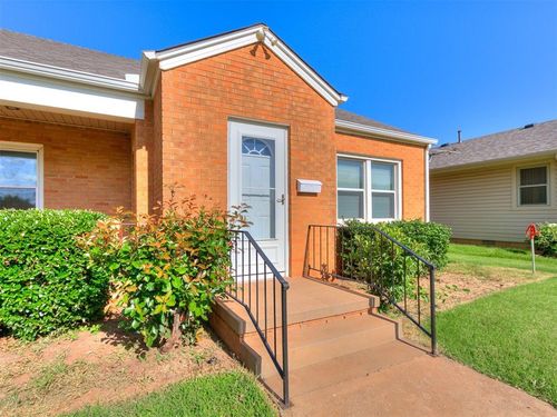 1012 S 8th St, Kingfisher, OK, 73750-4113 | Card Image