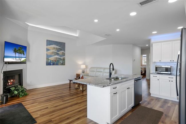 2383 Hanover Dr, Townhouse with 2 bedrooms, 3 bathrooms and null parking in DUNEDIN FL | Image 19