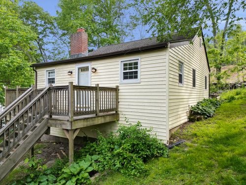 33 Lakewood Rd, East Hampton, CT, 06424-1404 | Card Image