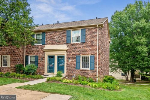 583-8400 Penshurst Dr, SPRINGFIELD, VA, 22152-1137 | Card Image