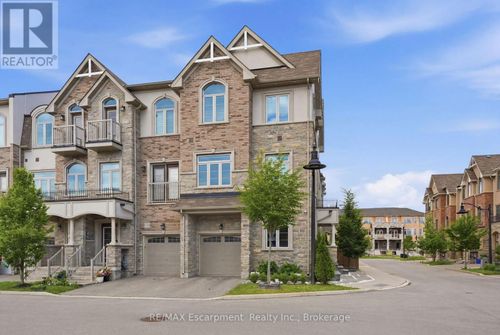 141 Borers Creek Cir, Waterdown, ON, L8B1W3 | Card Image