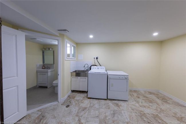 56 Raleigh Crt, House other with 3 bedrooms, 3 bathrooms and 2 parking in Hamilton ON | Image 16