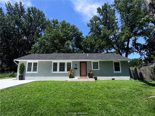 5722 W 70th Ter, Overland Park, KS, 66204-1521 | Card Image