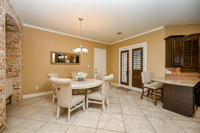 Breakfast with the Door Leading to Front Courtyard | Image 19