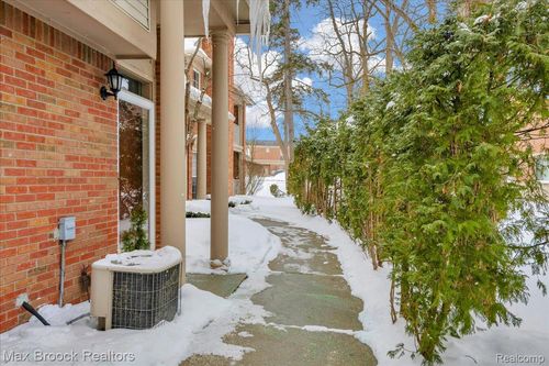 41 N Squirrel Rd, Auburn Hills, MI, 48326-4002 | Card Image