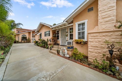 1747 N Avenue 46, Los Angeles, CA, 90041-3001 | Card Image