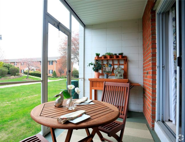 View of sunroom | Image 7