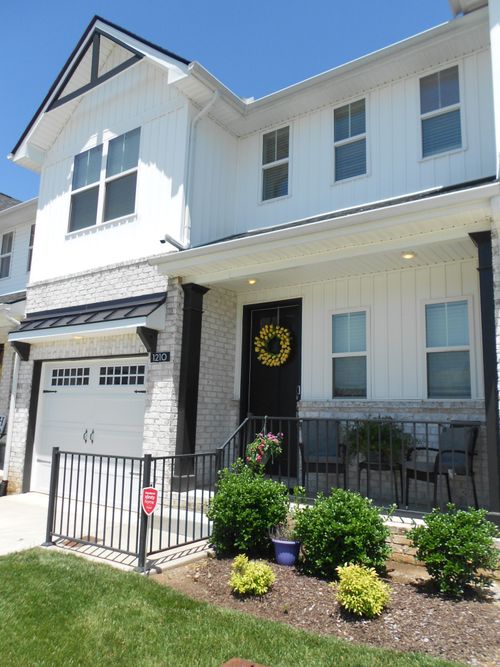 1210 Hayloft Pl, Gallatin, TN, 37066-2264 | Card Image