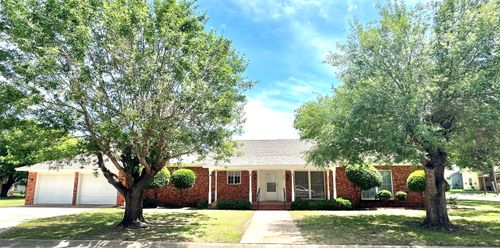 211 Spill St, Winters, TX, 79567-5020 | Card Image