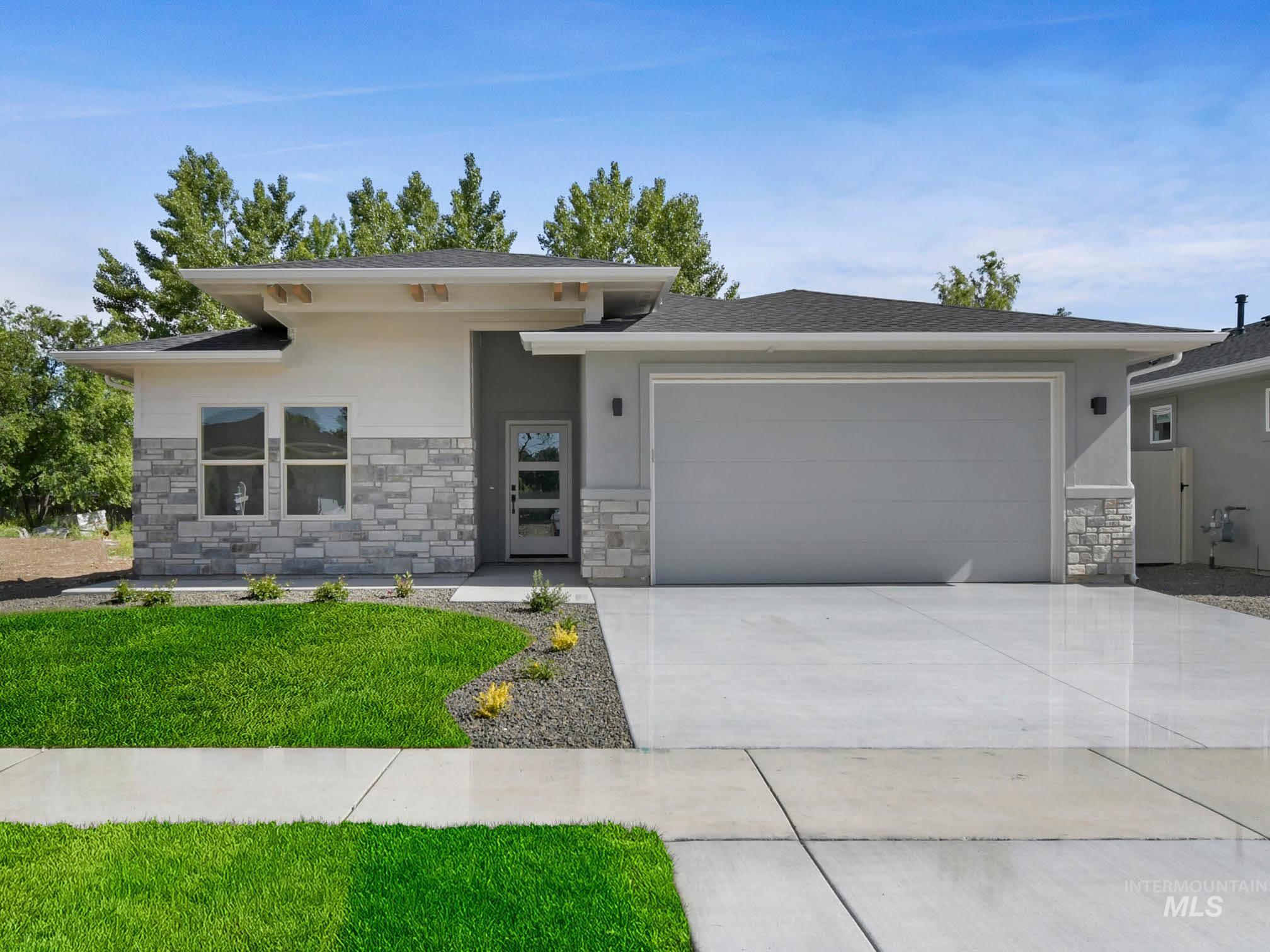 Grayson St, Meridian, ID 83642