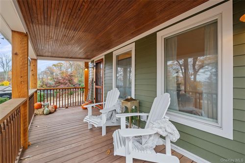 7 School St, Bayville, NY, 11709-1930 | Card Image